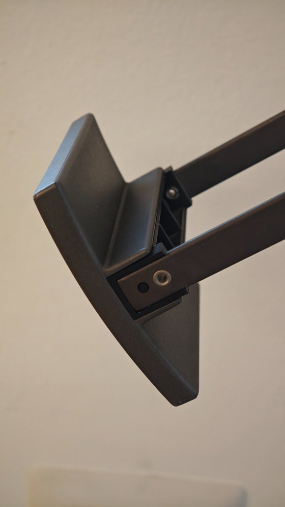 Artemide Tizio Titanium Limited Edition Lamp – Desk lamps, Plastic, Aluminium (photo 11 of 13)