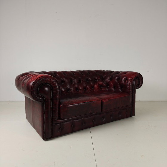 Red Chesterfield 2-Seater Sofa – Oxblood Leather – 2 seaters (photo 8 of 9)