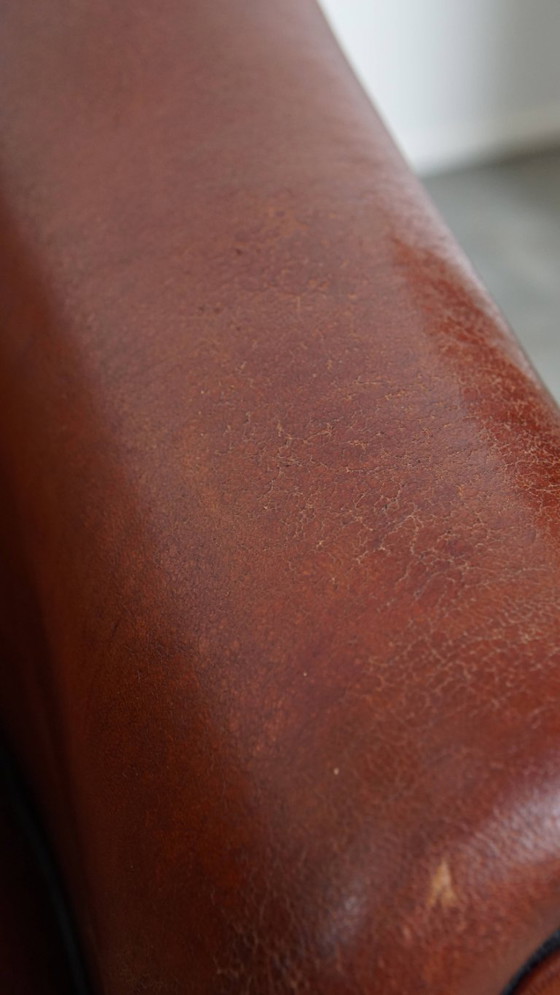 Image 1 of Schapenleren clubfauteuil in een warme diepe kleur