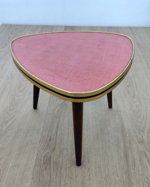 Mesa de centro de los años 50 con tapa rosa