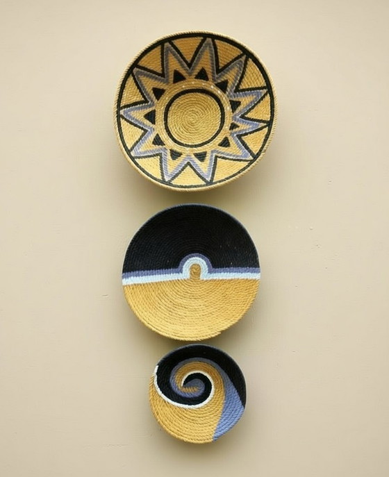 Image 1 of (W021) Autentico trio di piatti da parete Zulu – Arte tessuta a mano dal KwaZulu-Natal