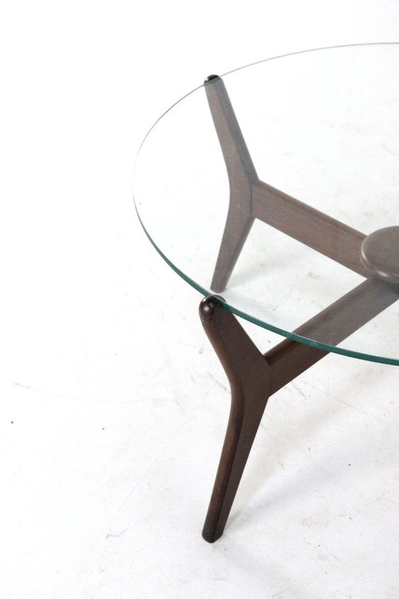 Image 1 of Ronde salontafel Engels met glas 'Summerseat' vintage