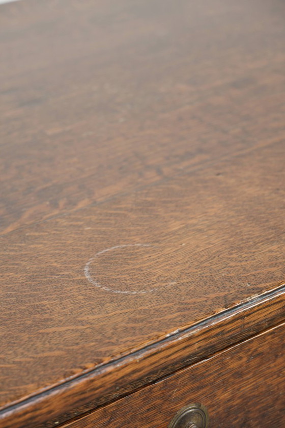 Image 1 of Antieke Engelse salontafel van eikenhout uit de 20e eeuw met twee lades