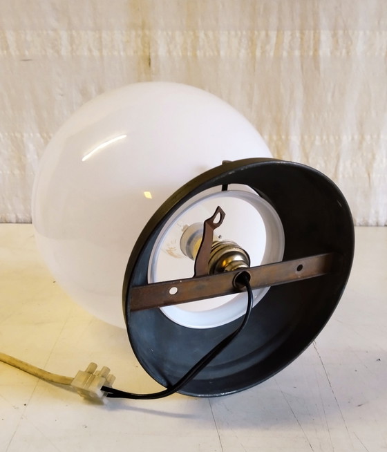 Image 1 of Plafond- of wandlamp met bolvormige opaalglazen kap, diameter: 20 cm - begin 20e eeuw