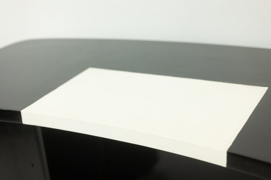 Image 1 of Nierenförmiger Art-Deco-Schreibtisch aus schwarz lackiertem Holz. 1930er Jahre.