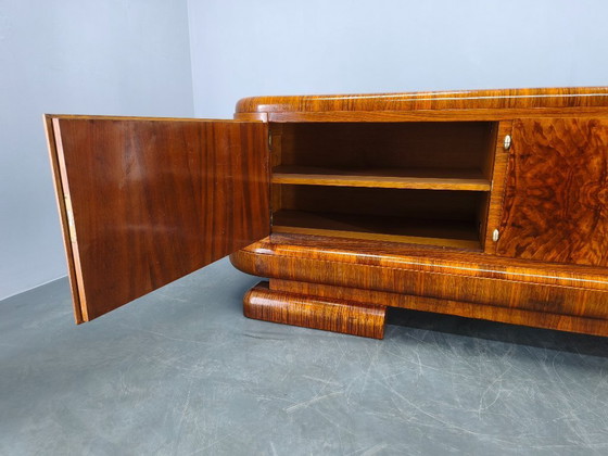 Image 1 of Art Deco dressoir van walnotenhout, Tsjechoslowakije, jaren 1930