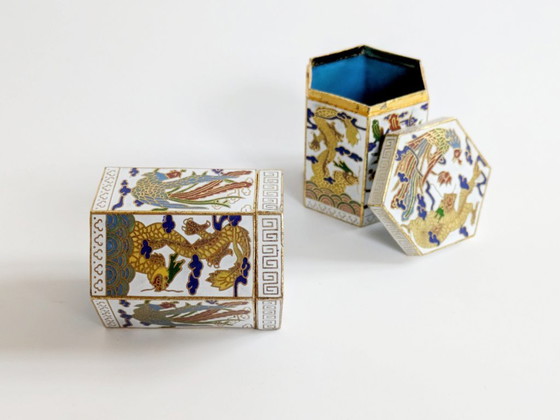 Image 1 of Set van 2 cloisonné doosjes met draak en feniks, wit emaille, vintage Chinese decoratie