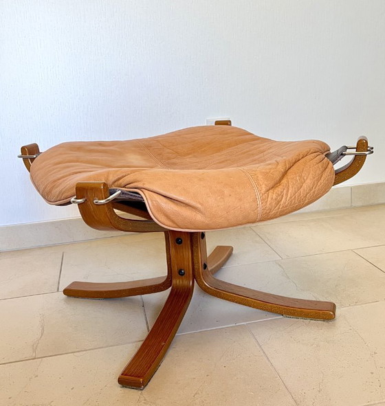 Image 1 of Vintage Falcon fauteuil (hoge rugleuning) en poef – Sigurd Resell, Vatne Møbler (jaren 70)