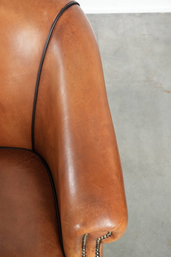 Image 1 of 2 grands fauteuils club en peau de mouton, en bon état