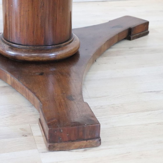 Image 1 of Antique Round Table in Walnut, Italy Early 19th Century