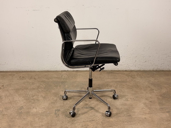 Image 1 of Silla Vitra Eames Soft Pad EA 217