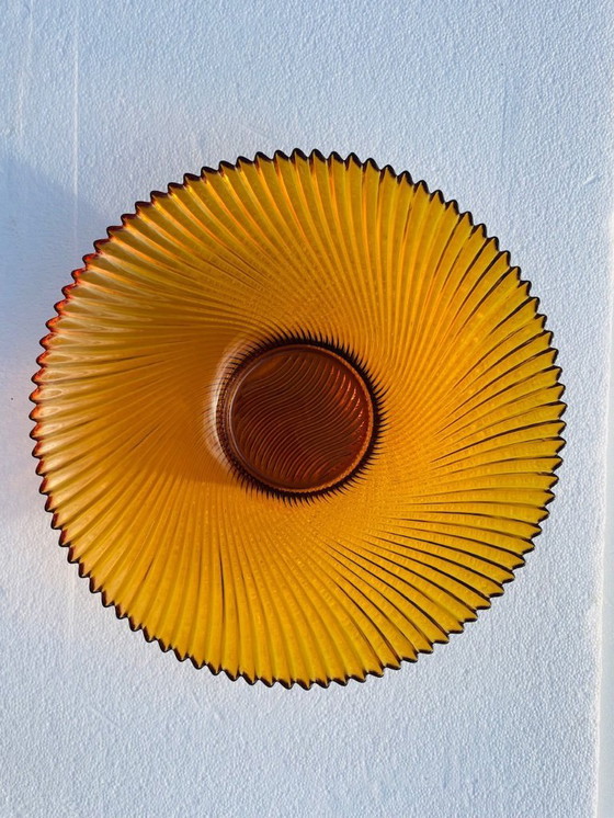 Image 1 of Coupe à fruits vintage en verre ambré à motifs tourbillonnants, style milieu du siècle, années 1970