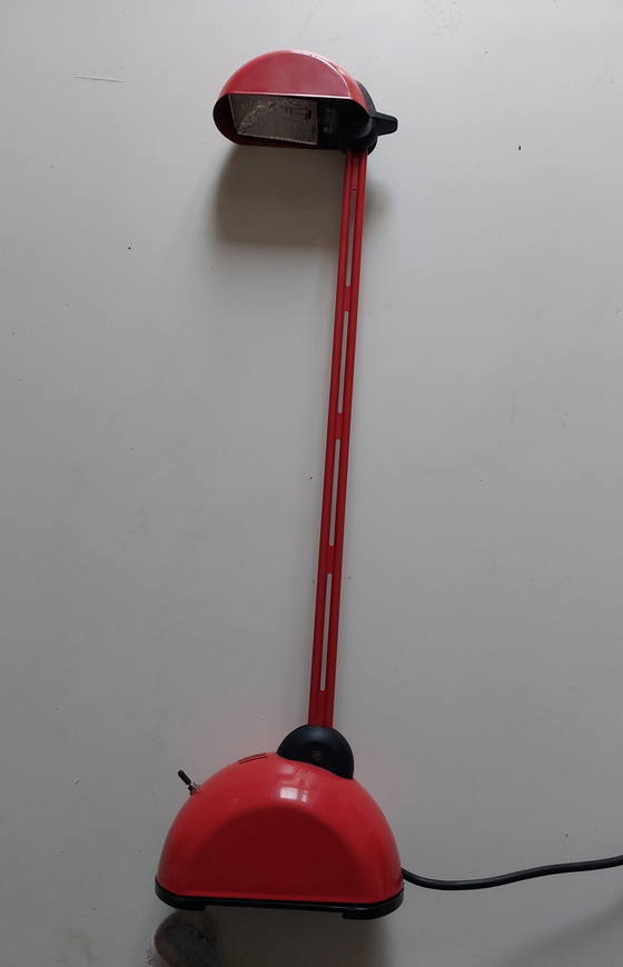 Image 1 of Lámpara de escritorio italiana moderna de poste rojo
