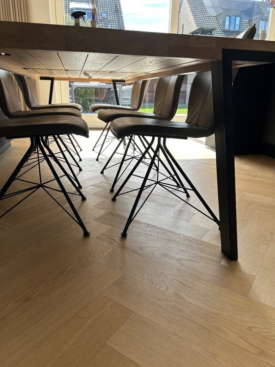 Image 1 of Tavolo da pranzo Bert Plantagie abbastanza nuovo - Rovere con struttura in metallo