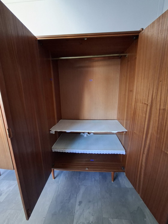 Image 1 of armoire en teck du milieu du siècle