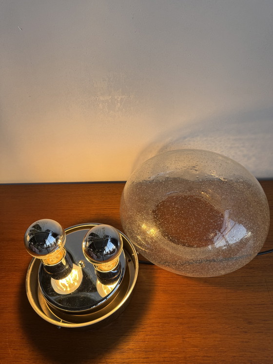 Image 1 of Lampe de table vintage en verre bullé - Élégance de l'ère spatiale