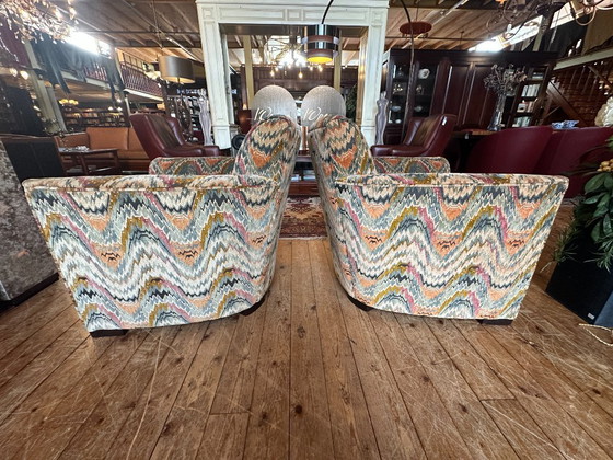 Image 1 of Sillones y otomanas Donghia - Retapizados con un colorido patrón de chevron