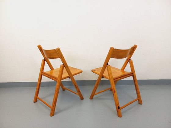 Image 1 of Pair of vintage folding pine chairs from the 70s/80s