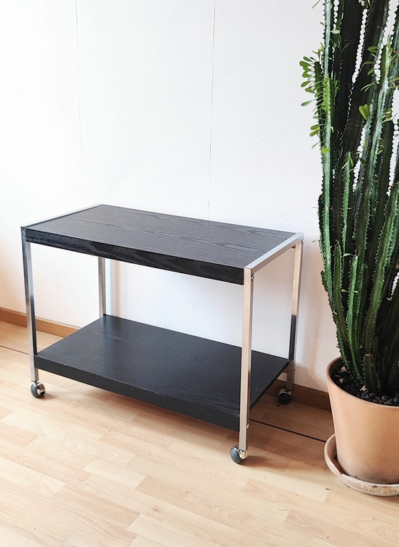 Image 1 of Mesa de centro cromada con ruedas