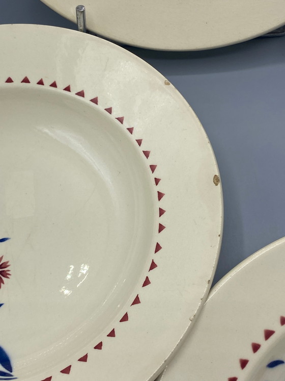 3 assiettes creuses en faïence de Lunéville – Décor floral Art déco – Fleurs rouges et bleues – Circa (photo 3 of 6)