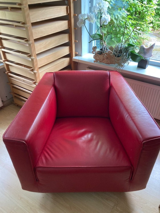 Sillón de cuero rojo de Designonstock – Design on Stock, Sillones, Leather, Metal (photo 6 of 6)