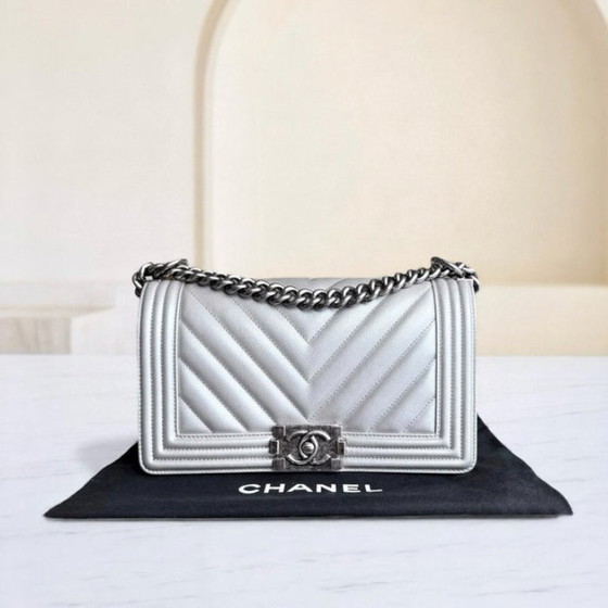 Image 1 of Borsa Chanel Boy Medium - Caviar 25CM Chevron Metallic Silver Ruthenium Silver Hardware Series 22