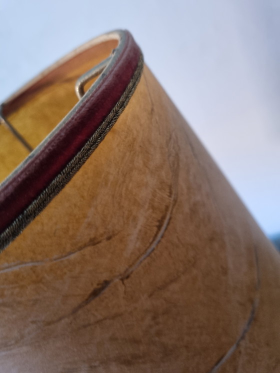 Image 1 of Lámpara de mesa antigua con pantalla original