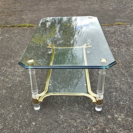 Image 1 of Italienischer schwerer zweistöckiger Couchtisch aus Lucite, Tommaso Barbi, Regency-Stil, 80er Jahre