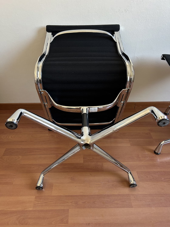 Image 1 of 2 x Vitra Eames EA 108 Drehstühle
