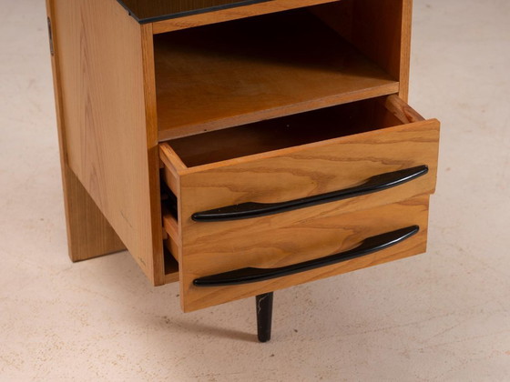 Coppia di comodini vintage cechi di Mojmir Požar, anni '60, in legno e vetro, 42 × 40 × 81 cm – Wood (photo 7 of 10)