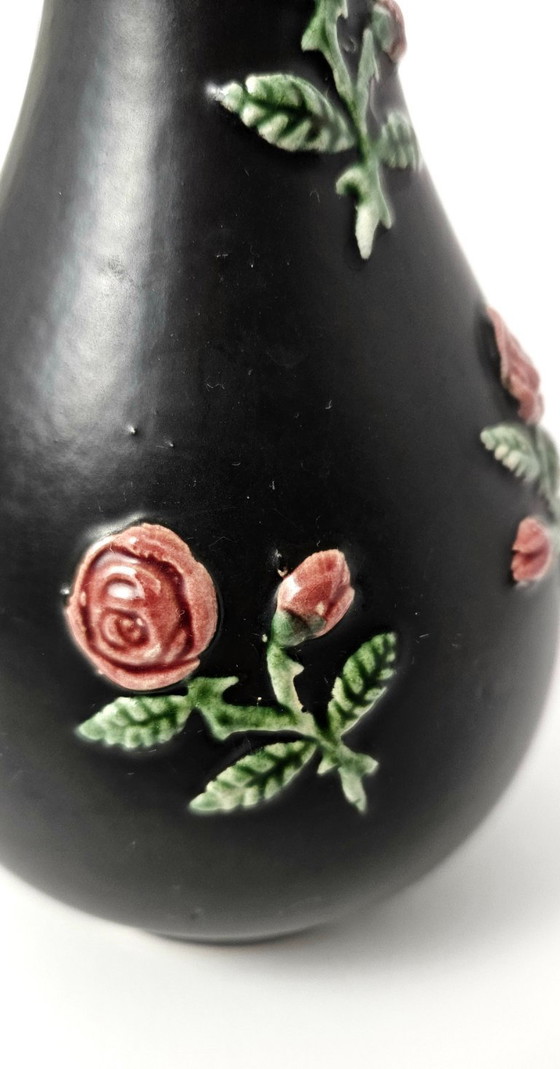 Image 1 of Vaso in ceramica vintage dipinto a mano GMUNDNER Keramik di metà secolo con splendide rose dall'AUSTRIA