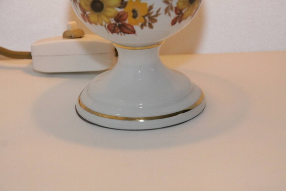 Image 1 of Paralume in vetro di petrolio, vetro opalino, porcellana verde, anni '70, J Vintage