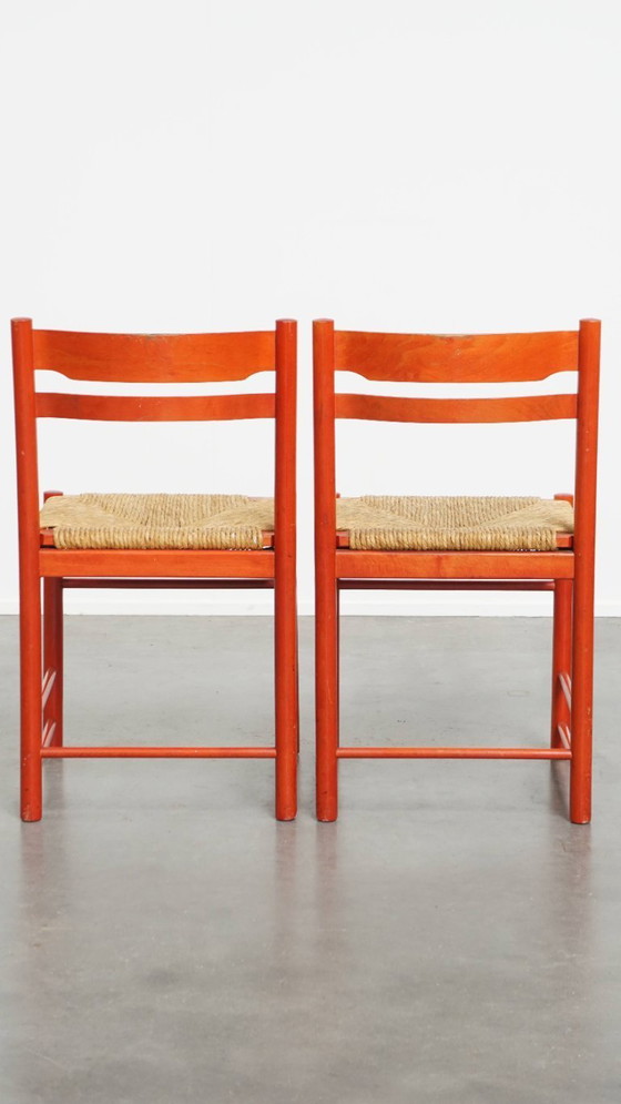 Image 1 of 2 x Sedia vintage rossa in legno degli anni '70 con seduta in vimini intrecciato