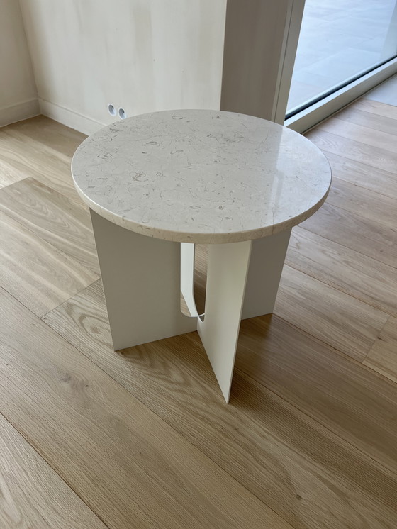 Image 1 of Menu Androgyne sidetable marble top