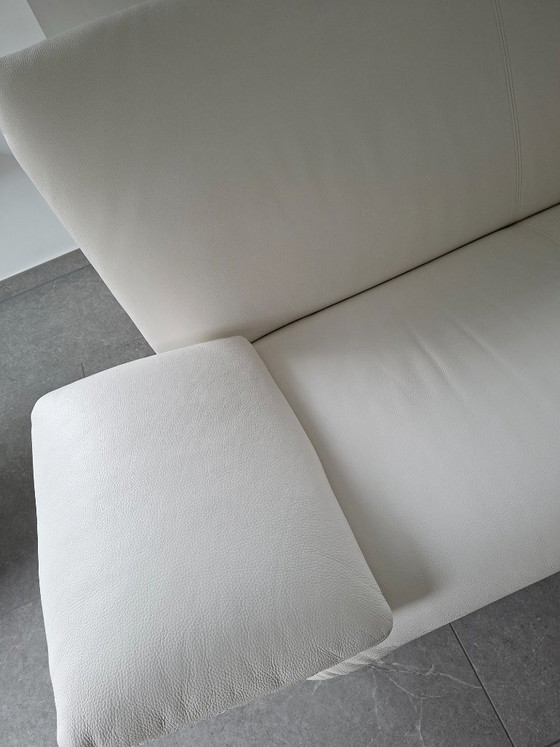 Image 1 of Canapé design 2 places en cuir Rolf Benz, entièrement rénové par des professionnels.