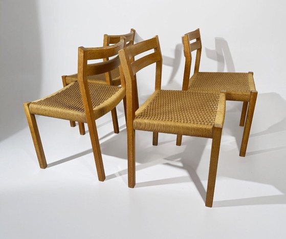 J.H. Møller Model 401 eikenhouten eetkamerstoelen met origineel Deens papieren koord — Denemarken, jaren 70 (photo 7 of 10)