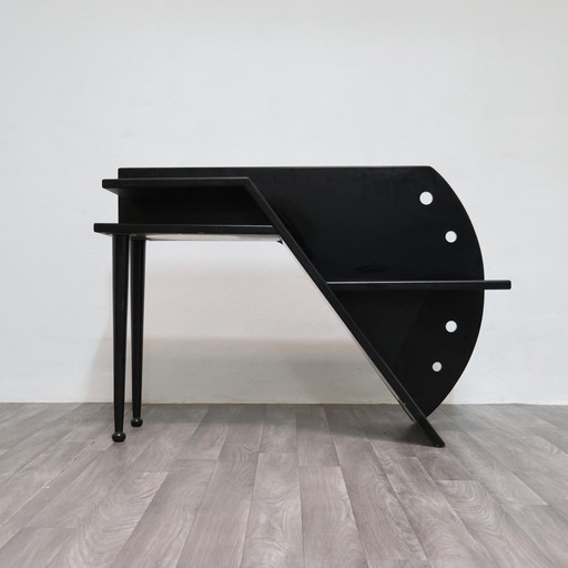 Attribué à Paolo Pallucco. Banc postmoderne avec table basse et porte-revues des années 1980