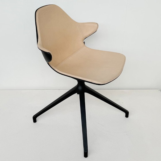 Image 1 of Fauteuil pivotant KFF en cuir naturel