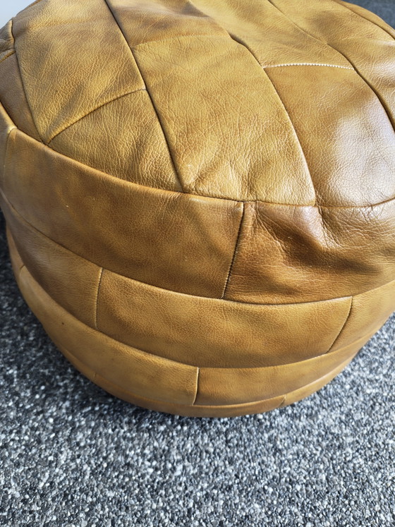 Image 1 of Pouf vintage in pelle patchwork