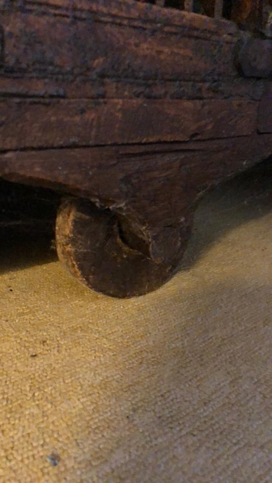 Image 1 of Tavolino antico indonesiano