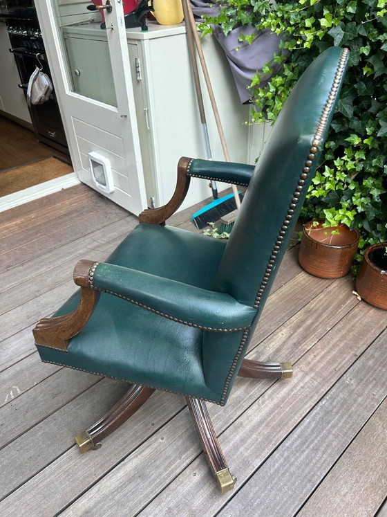 Image 1 of Vintage bureaustoel Britse stijl