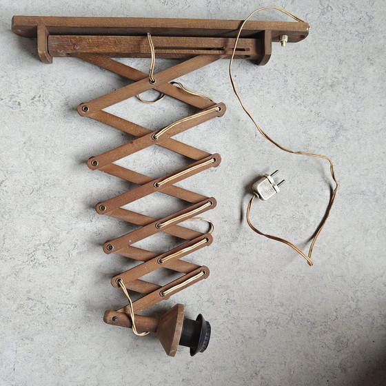 Image 1 of Applique murale vintage en bois en forme de ciseaux – années 1960/70