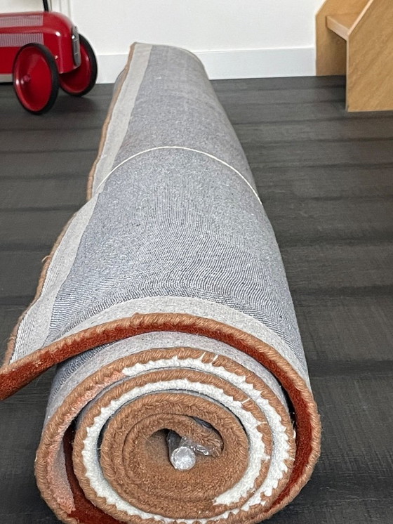 Image 1 of Tapis carré moderne neuf 214 x 214