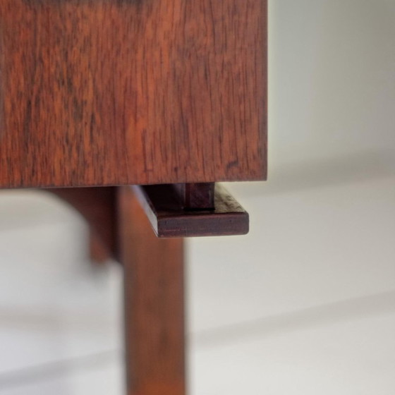 Image 1 of 1 aparador italiano moderno Frattini para Bernini, años 50, con puertas corredizas de madera.