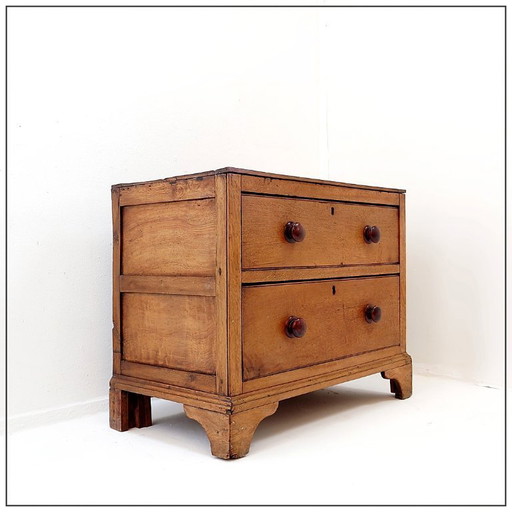 Commode rustique à deux tiroirs et pieds sculptés - 1930s