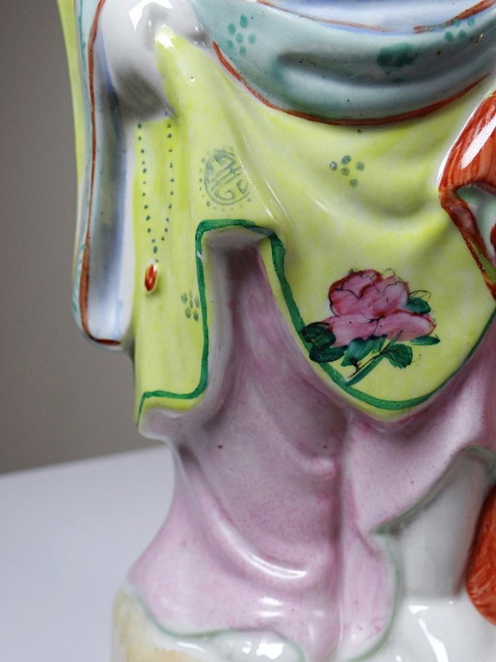 Image 1 of Estatuilla de Buda sonriente de pie, realizada en porcelana china de la familia rosa, 1960-70.