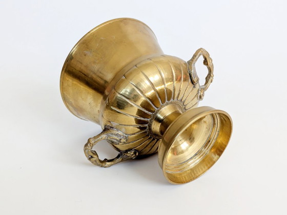 Image 1 of Cache-pot sur pied en laiton vintage, orné, style classique des années 1960