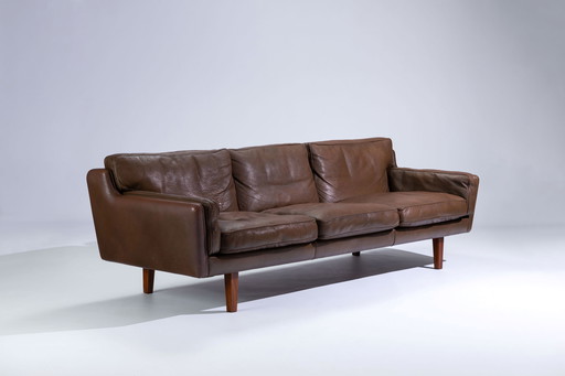 Large 3 seat leather Sofa Model V11A  by Illum Wikkelsø