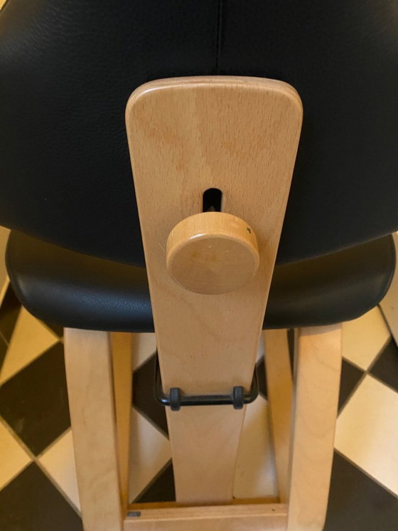 Image 1 of Stokke/Varier Thatsit Stuhl aus schwarzem Leder