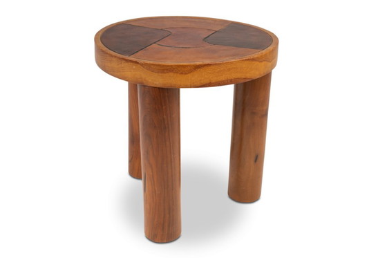 Image 1 of Krukjes en wandlamp van kersenhout en leer. Jaren 70.